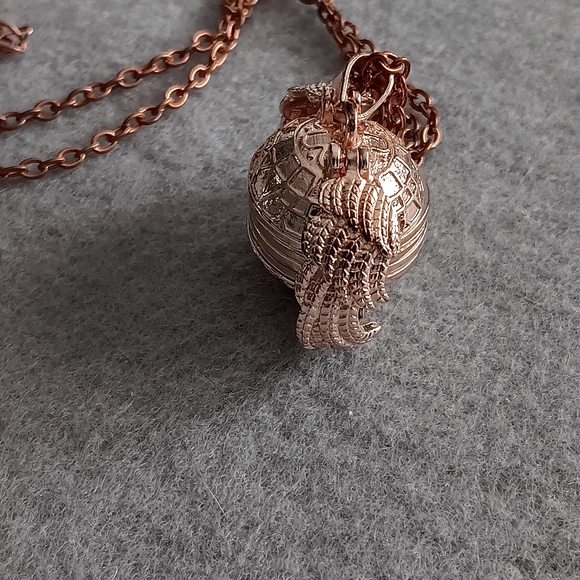 4-Photo Locket - Picture 3 of 7